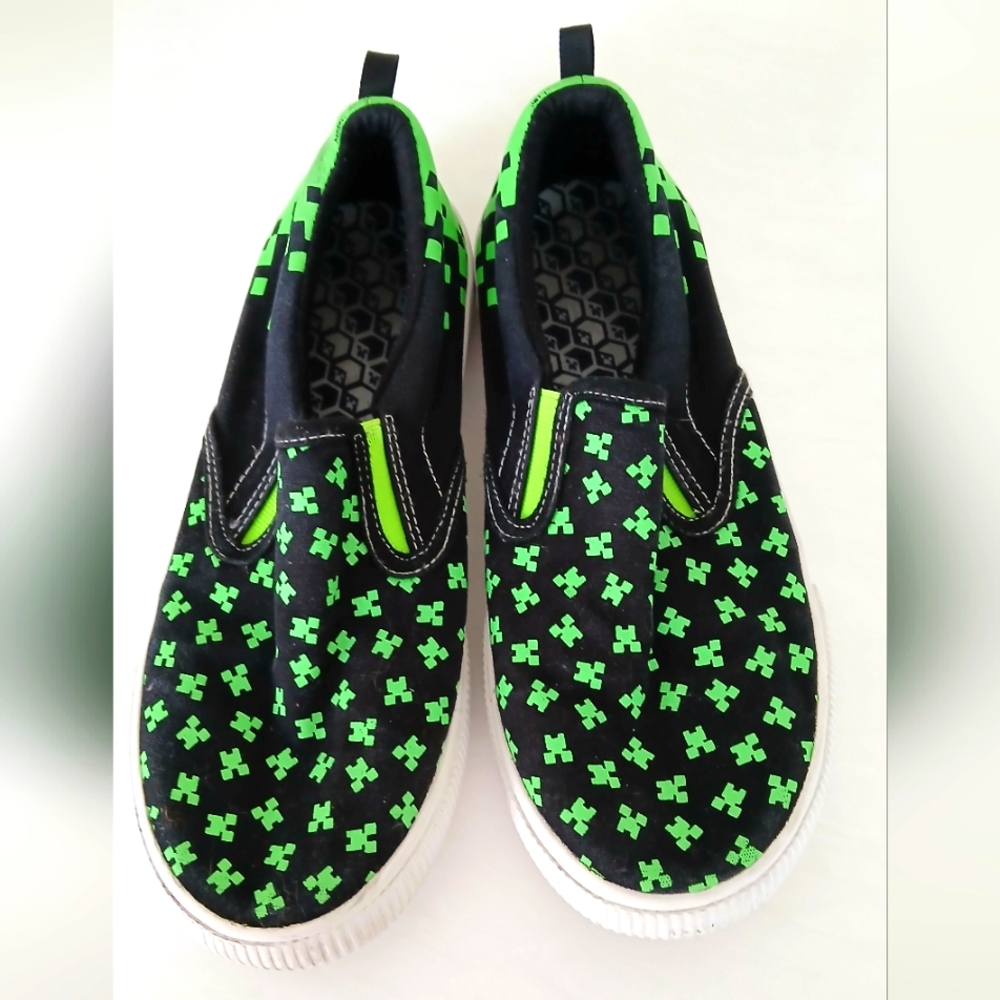 Minecraft Boys Canvas Slip-On Sneakers – Youth Size 6 – Pixel Pattern